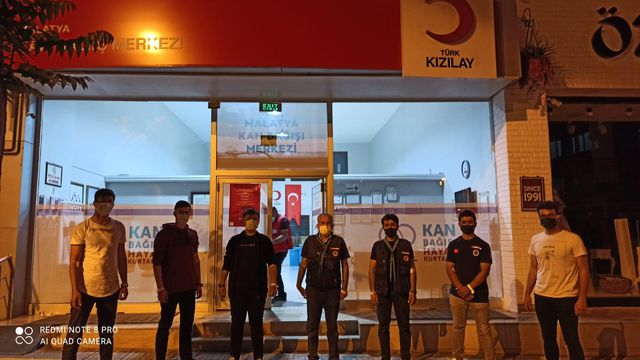 Malatya'da Kızılay'a kan bağışında bulunuldu Malatya'da Kızılay'a kan bağışında bulunuldu