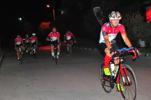 Manisa'dan Samsun'a bin kilometre pedal çevirecekler Manisa'dan Samsun'a bin kilometre pedal çevirecekler