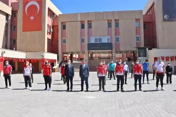 19 Mayıs Atatürk'ü Anma, Gençlik ve Spor Bayramı kutlanıyor