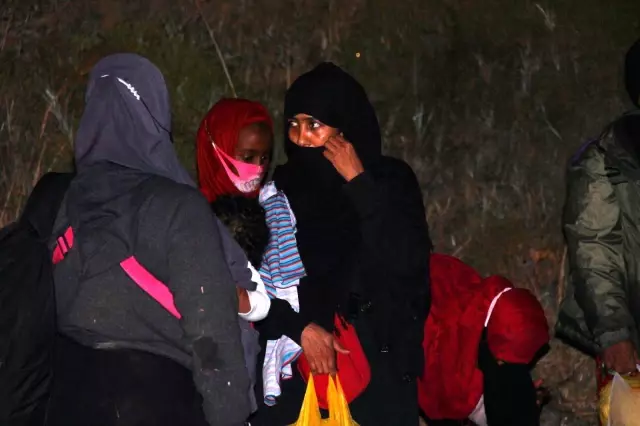 Minik mültecinin mama yerken ki bakışları yürekleri dağladı