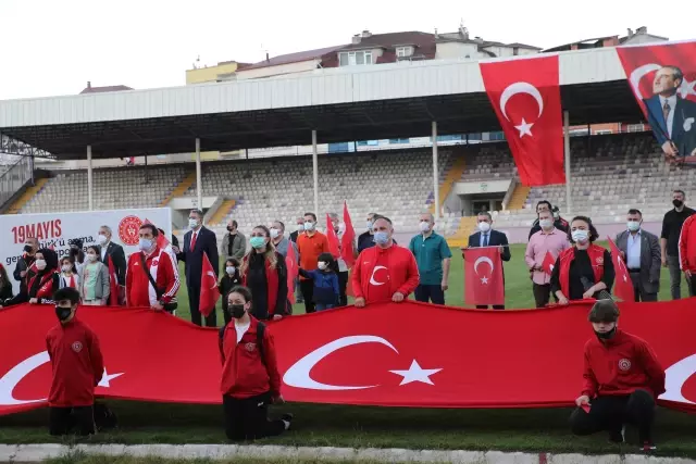 Adana, Mersin, Hatay ve Osmaniye'de saat 19.19'da İstiklal Marşı okundu Adana, Mersin, Hatay ve Osmaniye'de saat 19.19'da İstiklal Marşı okundu