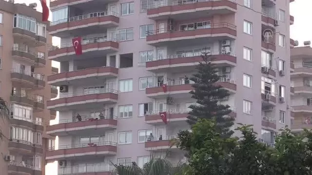 Adana, Mersin, Hatay ve Osmaniye'de saat 19.19'da İstiklal Marşı okundu Adana, Mersin, Hatay ve Osmaniye'de saat 19.19'da İstiklal Marşı okundu