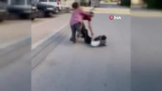 Saçından tutup yerlerde sürükledi...Tekmeli, yumruklu dehşet kavga kamerada