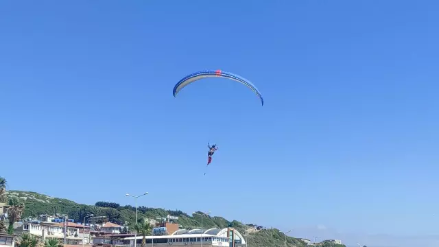 Samandağ'da sporcular, 19 Mayıs'ı yamaç paraşütü atlayışıyla kutladı
