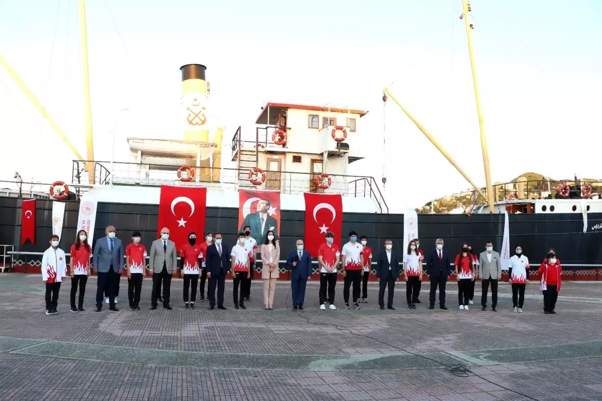 Samsun'da 19.19'da Bandırma Vapuru'nda İstiklal Marşı okundu