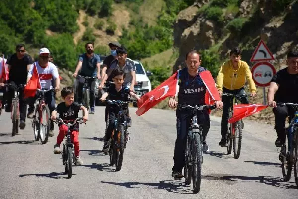 Şemdinli'de 19 Mayıs Atatürk'ü Anma, Gençlik ve Spor Bayramı kutlanıyor Şemdinli'de 19 Mayıs Atatürk'ü Anma, Gençlik ve Spor Bayramı kutlanıyor