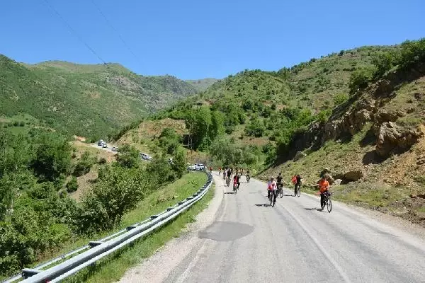 Şemdinli'de 19 Mayıs Atatürk'ü Anma, Gençlik ve Spor Bayramı kutlanıyor Şemdinli'de 19 Mayıs Atatürk'ü Anma, Gençlik ve Spor Bayramı kutlanıyor