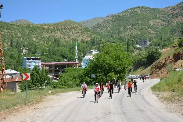 Şemdinli'de 19 Mayıs Atatürk'ü Anma, Gençlik ve Spor Bayramı kutlanıyor Şemdinli'de 19 Mayıs Atatürk'ü Anma, Gençlik ve Spor Bayramı kutlanıyor