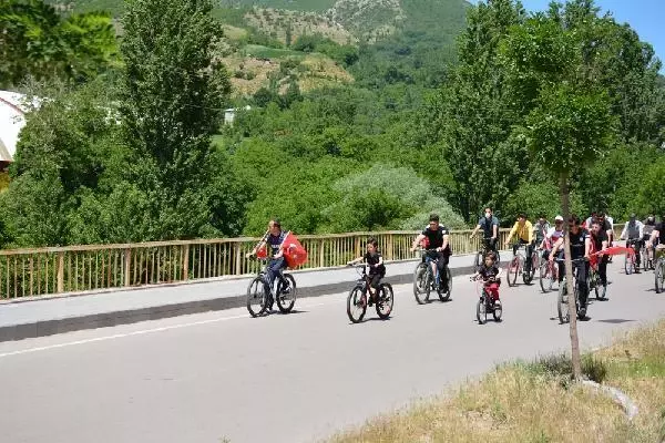 Şemdinli'de 19 Mayıs Atatürk'ü Anma, Gençlik ve Spor Bayramı kutlanıyor Şemdinli'de 19 Mayıs Atatürk'ü Anma, Gençlik ve Spor Bayramı kutlanıyor