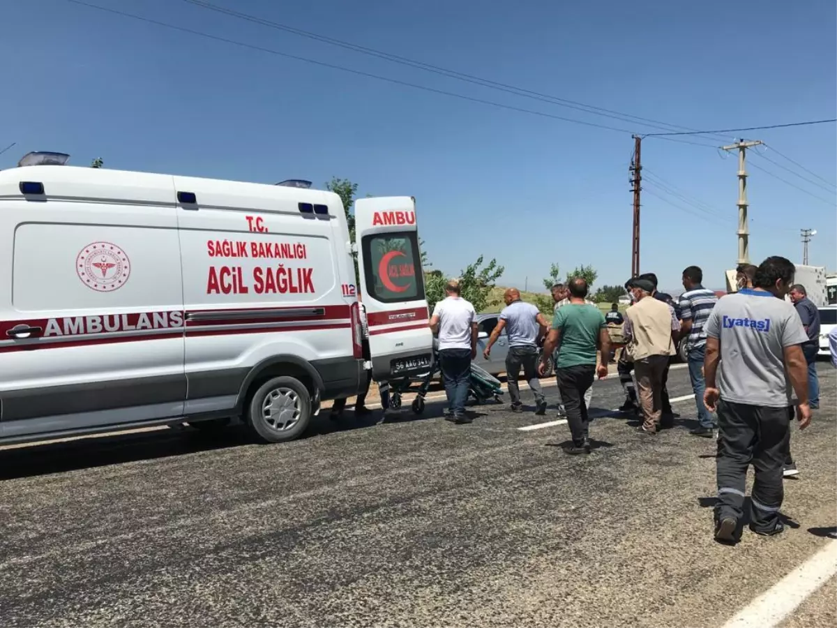 Siirt'te devrilen kamyonetin sürücüsü yaralandı