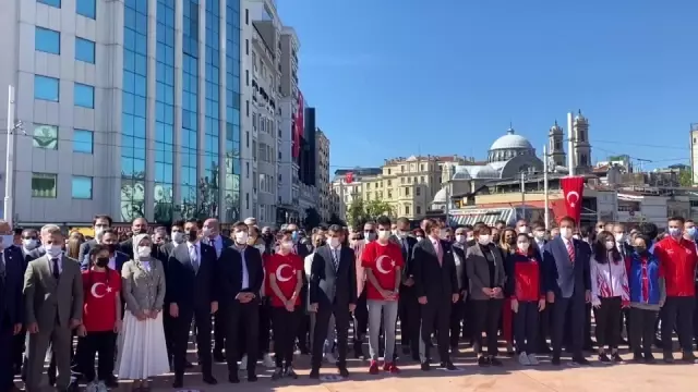 Taksim Meydanı'nda 19 Mayıs töreni Taksim Meydanı'nda 19 Mayıs töreni