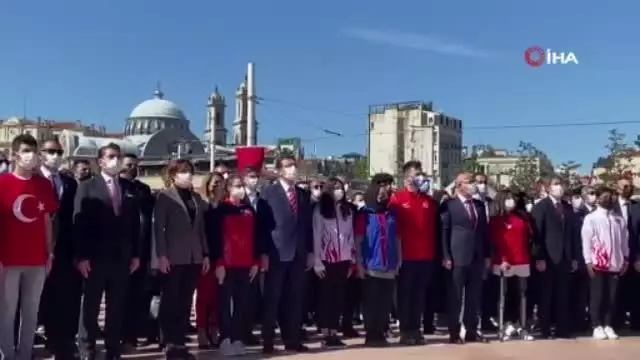 Taksim Meydanı'nda 19 Mayıs töreni