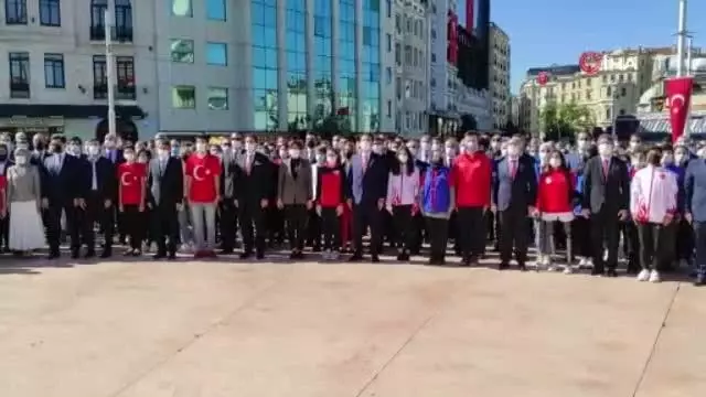Taksim Meydanı'nda 19 Mayıs töreni
