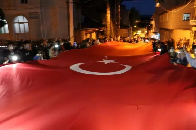 Taşova'da dev Türk bayrağı ve Atatürk posteri ile 19 Mayıs kutlaması Taşova'da dev Türk bayrağı ve Atatürk posteri ile 19 Mayıs kutlaması