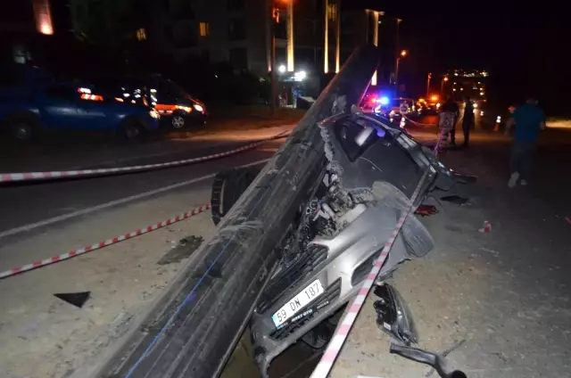 Son dakika 3. sayfa: Tekirdağ'da feci kaza: Yolun ortasındaki dev boruya çarpıp kanala düştü Son dakika 3. sayfa: Tekirdağ'da feci kaza: Yolun ortasındaki dev boruya çarpıp kanala düştü