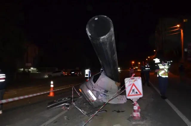 Son dakika 3. sayfa: Tekirdağ'da feci kaza: Yolun ortasındaki dev boruya çarpıp kanala düştü Son dakika 3. sayfa: Tekirdağ'da feci kaza: Yolun ortasındaki dev boruya çarpıp kanala düştü