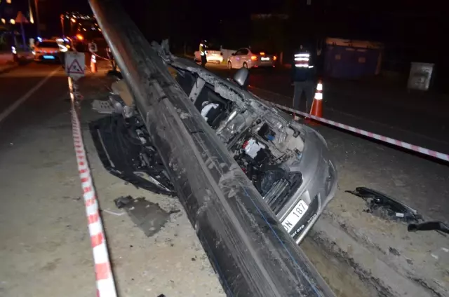 Son dakika 3. sayfa: Tekirdağ'da feci kaza: Yolun ortasındaki dev boruya çarpıp kanala düştü Son dakika 3. sayfa: Tekirdağ'da feci kaza: Yolun ortasındaki dev boruya çarpıp kanala düştü