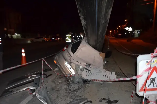 Son dakika 3. sayfa: Tekirdağ'da feci kaza: Yolun ortasındaki dev boruya çarpıp kanala düştü Son dakika 3. sayfa: Tekirdağ'da feci kaza: Yolun ortasındaki dev boruya çarpıp kanala düştü