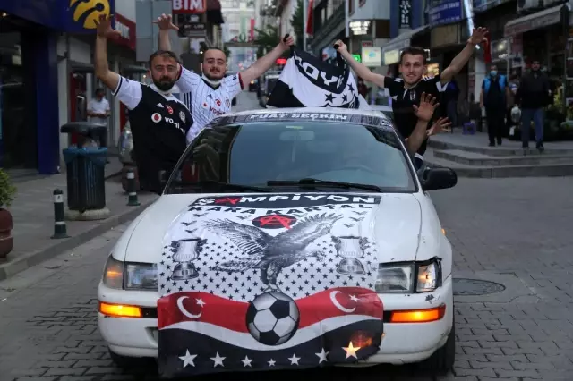 Türkiye'nin en büyük Atatürk heykelinde şampiyonluk kutlaması Türkiye'nin en büyük Atatürk heykelinde şampiyonluk kutlaması