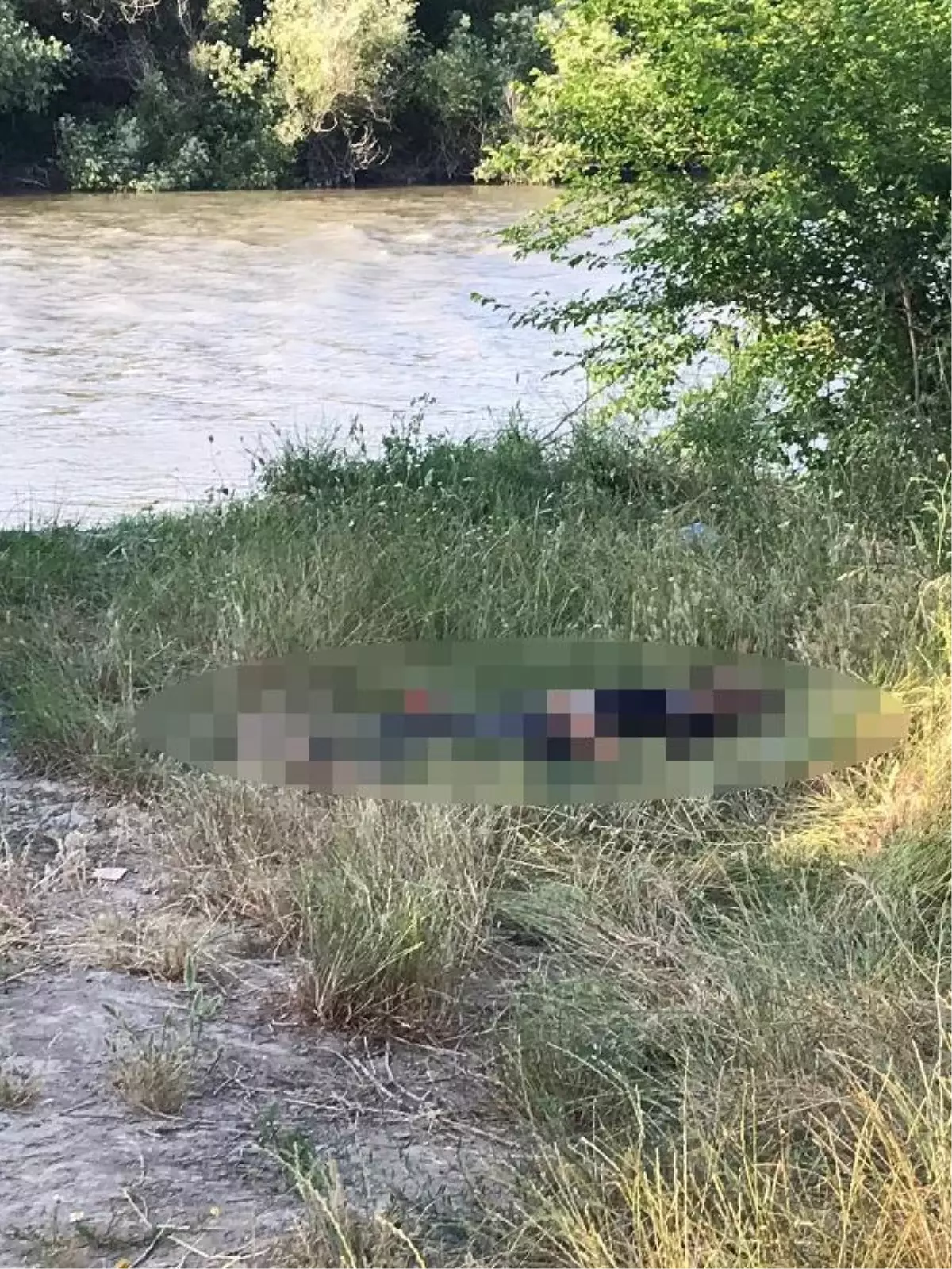 Uyuşturucu hap içen iki arkadaştan 1'i öldü