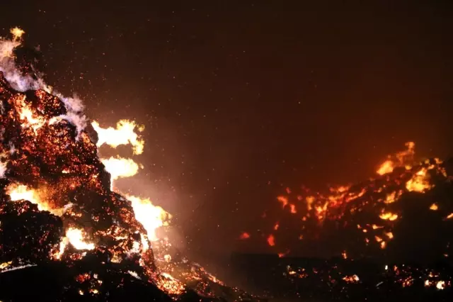 Vali Çiçek biyokütle enerji santralinde devam eden yangınla ilgili açıklamalarda bulundu Vali Çiçek biyokütle enerji santralinde devam eden yangınla ilgili açıklamalarda bulundu
