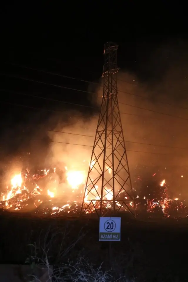 Vali Çiçek biyokütle enerji santralinde devam eden yangınla ilgili açıklamalarda bulundu Vali Çiçek biyokütle enerji santralinde devam eden yangınla ilgili açıklamalarda bulundu