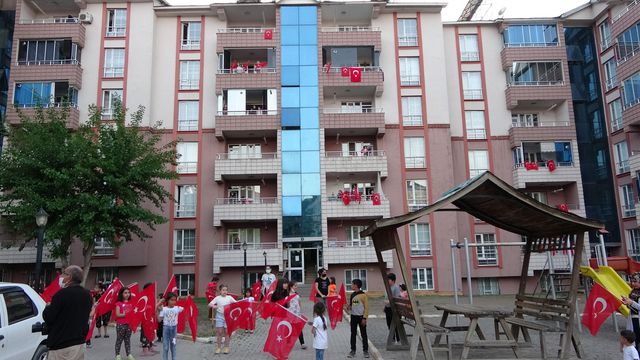 Iğdır'da saatler 19.19'u gösterdiğinde İstiklal Marşı okundu Iğdır'da saatler 19.19'u gösterdiğinde İstiklal Marşı okundu