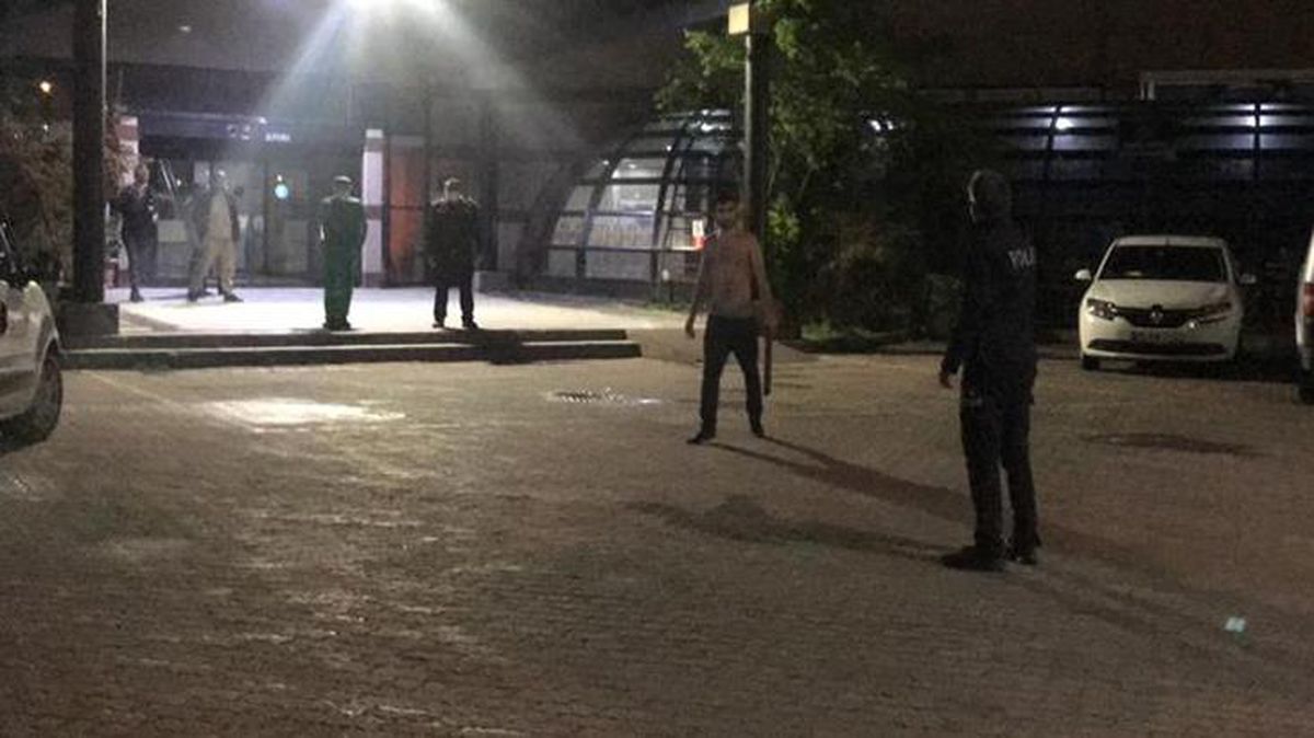 Yarı çıplak halde hastaneden kaçan psikiyatri hastası ekipleri harekete geçirdi