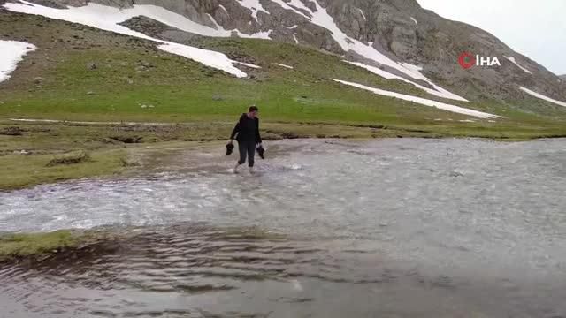 Yaz günü Munzur'da kızak keyfi
