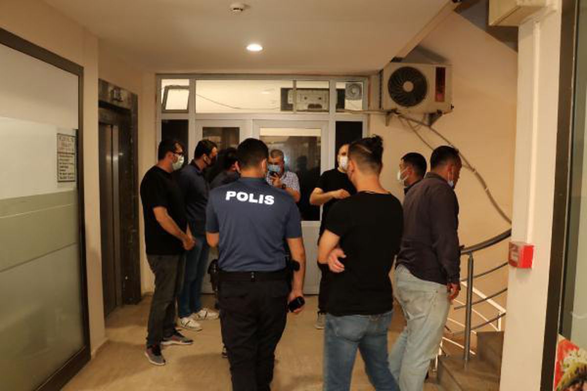 Zabıta, belediye kompleksinde av tüfeğiyle vurulmuş halde ölü bulundu