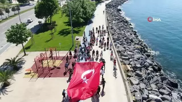19 mayısta Türk bayraklı bisiklet korteji havadan görüntülendi