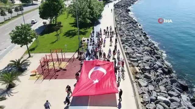 19 mayısta Türk bayraklı bisiklet korteji havadan görüntülendi