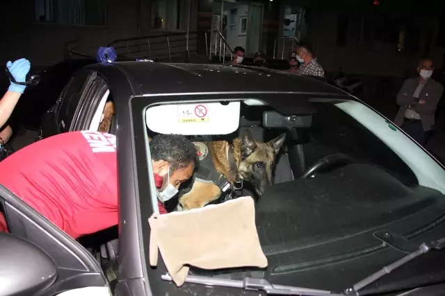 3 şüphe üzerine durdurulan araçta 6 bin 298 adet yeşil reçeteli kimyasal ilaç ele geçirildi 3 şüphe üzerine durdurulan araçta 6 bin 298 adet yeşil reçeteli kimyasal ilaç ele geçirildi