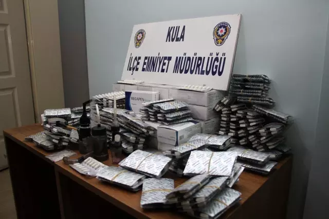 3 şüphe üzerine durdurulan araçta 6 bin 298 adet yeşil reçeteli kimyasal ilaç ele geçirildi 3 şüphe üzerine durdurulan araçta 6 bin 298 adet yeşil reçeteli kimyasal ilaç ele geçirildi
