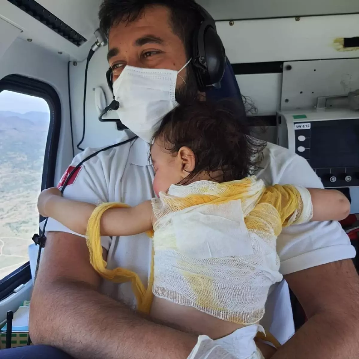 Afyonkarahisar�da üzerine sıcak su dökülen bebek, ambulans helikopterle