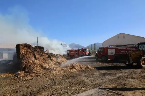 Son dakika haber: AFYONKARAHİSAR'DA YAKIT ÜRETİM TESİSİ DEPOSUNDAKİ YANGIN KONTROL ALTINDA Son dakika haber: AFYONKARAHİSAR'DA YAKIT ÜRETİM TESİSİ DEPOSUNDAKİ YANGIN KONTROL ALTINDA