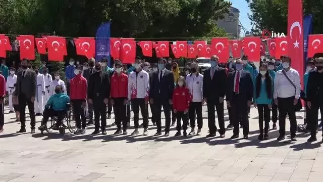 Ağrı'da 19 Mayıs Atatürk'ü Anma, Gençlik ve Spor Bayramı kutlandı Ağrı'da 19 Mayıs Atatürk'ü Anma, Gençlik ve Spor Bayramı kutlandı