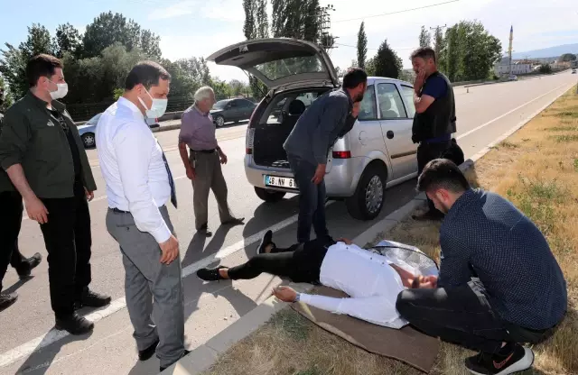 Amasya Valisi Masatlı, kazada yaralanan vatandaşın başından ayrılmadı Amasya Valisi Masatlı, kazada yaralanan vatandaşın başından ayrılmadı