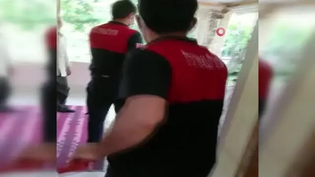 Amasya'da mutfağa giren yılanı itfaiye ekibi çıkardı Amasya'da mutfağa giren yılanı itfaiye ekibi çıkardı