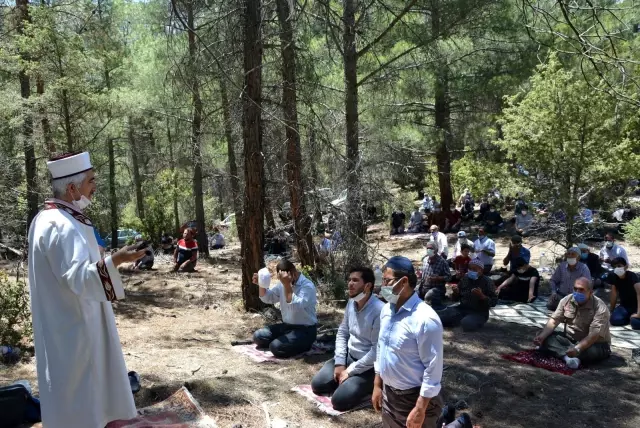 Antalyalı çiftçiler yağmur duası yaptı Antalyalı çiftçiler yağmur duası yaptı