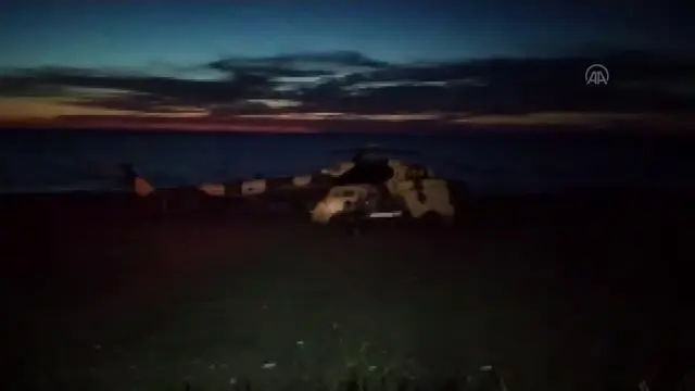 Azerbaycan'a ait askeri helikopter teknik nedenle Giresun sahiline zorunlu iniş yaptı (2) Azerbaycan'a ait askeri helikopter teknik nedenle Giresun sahiline zorunlu iniş yaptı (2)