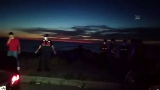 Azerbaycan'a ait askeri helikopter teknik nedenle Giresun sahiline zorunlu iniş yaptı (2) Azerbaycan'a ait askeri helikopter teknik nedenle Giresun sahiline zorunlu iniş yaptı (2)