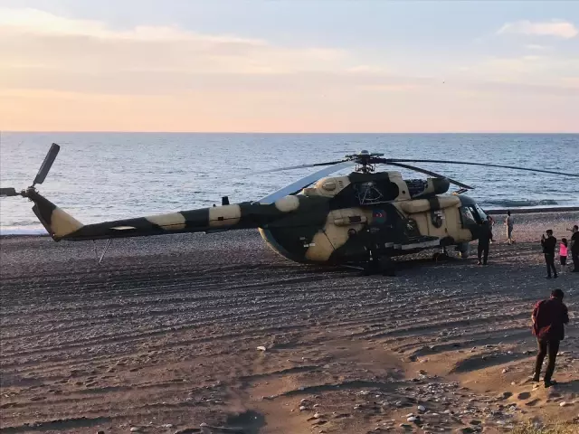 Karadeniz semalarında panik anları! Azerbaycan'a ait helikopter Giresun'a acil iniş yaptı Karadeniz semalarında panik anları! Azerbaycan'a ait helikopter Giresun'a acil iniş yaptı