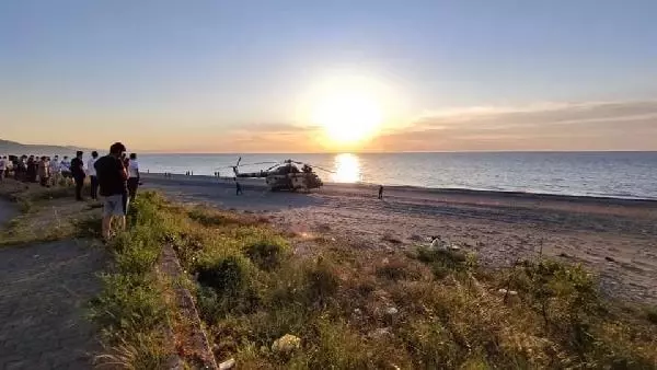 Son dakika haberi: Azerbaycan askeri helikopterinin Giresun'da sahile zorunlu inişi kamerada Son dakika haberi: Azerbaycan askeri helikopterinin Giresun'da sahile zorunlu inişi kamerada