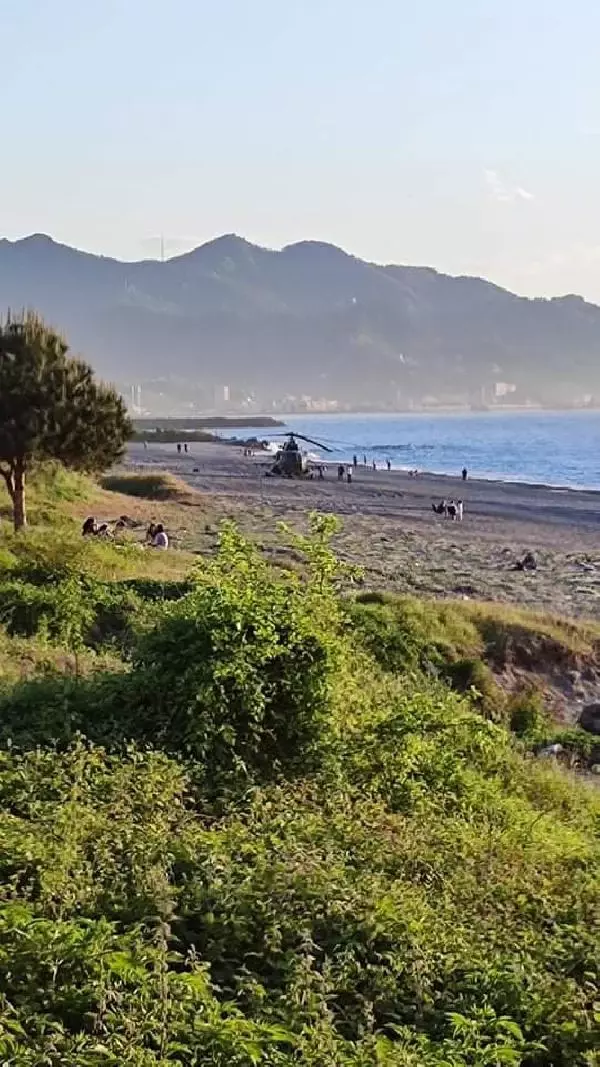 Son dakika haberi: Azerbaycan askeri helikopterinin Giresun'da sahile zorunlu inişi kamerada Son dakika haberi: Azerbaycan askeri helikopterinin Giresun'da sahile zorunlu inişi kamerada