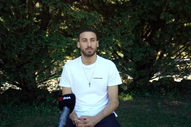 Cenk Tosun'dan futbolu Beşiktaş'ta bırakma cevabı: 'Burası benim evim. Neden olmasın?' Cenk Tosun'dan futbolu Beşiktaş'ta bırakma cevabı: 'Burası benim evim. Neden olmasın?'