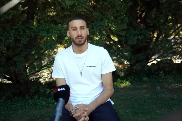 Cenk Tosun'dan futbolu Beşiktaş'ta bırakma cevabı: 'Burası benim evim. Neden olmasın?' Cenk Tosun'dan futbolu Beşiktaş'ta bırakma cevabı: 'Burası benim evim. Neden olmasın?'