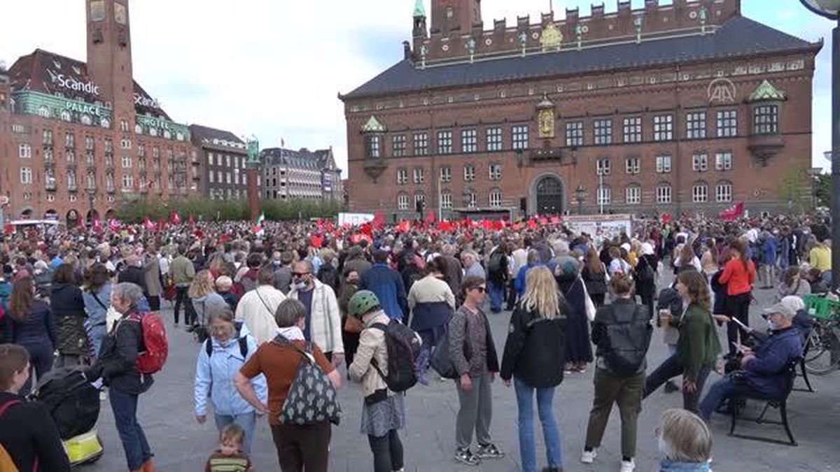 Danimarka'nın 25 şehrinde ülkedeki mültecilerin Suriye'ye geri gönderilmesi protesto edildi