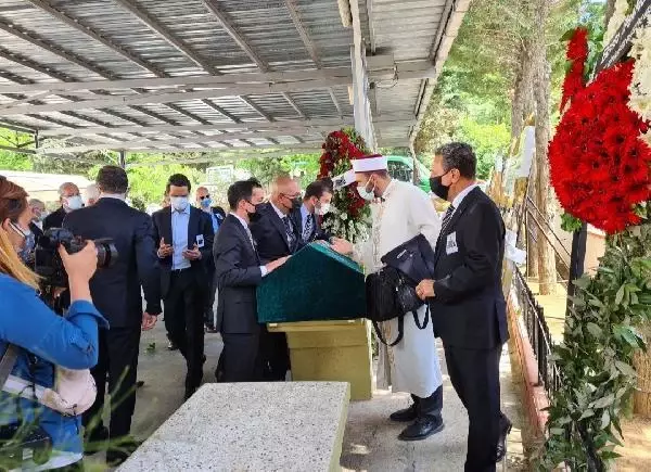 Ünlü iş adamı Erol Çarmıklı son yolculuğuna uğurlandı