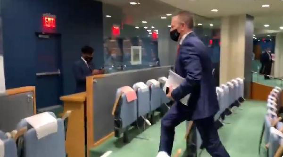 Filistin'in Büyükelçisi konuştu, İsrail Büyükelçisi salonu terk etti